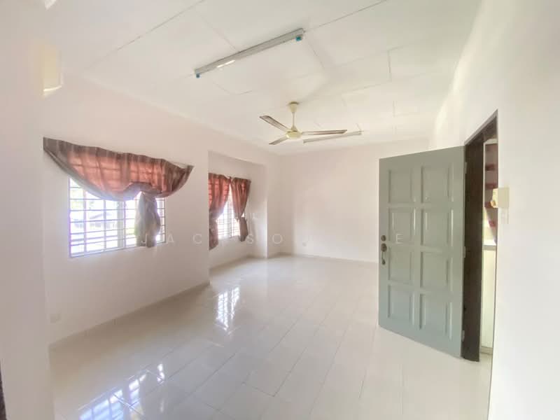 Rumah Berkembar untuk Dijual di Kampung Batu Belah (Klang) - Jackson Lee - Living Room - PropertyGuru.com.my