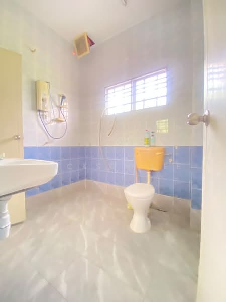 Rumah Berkembar untuk Dijual di Kampung Batu Belah (Klang) - Jackson Lee - Bathroom - PropertyGuru.com.my