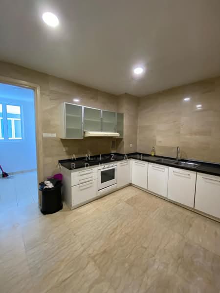 Kondominium untuk Dijual di Mutiara Upper East - Anizah Abdullah - Kitchen - PropertyGuru.com.my