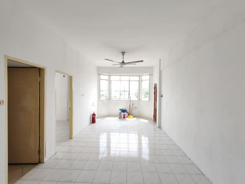 Pangsapuri untuk Dijual di Taman Satria Apartment - Joanne Lee - Living Room - PropertyGuru.com.my