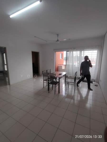 Pangsapuri untuk Dijual di Pangsapuri Mampu Milik (Pangsapuri Serai Wangi) - Yogesvaran Poovan - Living Room - PropertyGuru.com.my