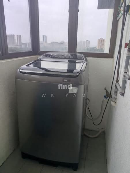 Pangsapuri untuk Disewa di Greenlane Heights Block A - WK Yam - Balcony - PropertyGuru.com.my