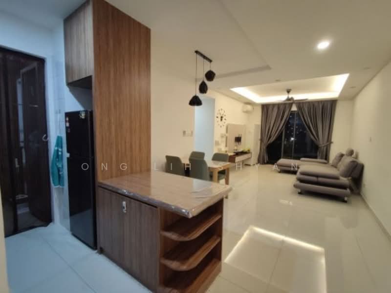 Kediaman Servis untuk Dijual di Country Garden Central Park - Ong Lih Shyan - Living Room - PropertyGuru.com.my
