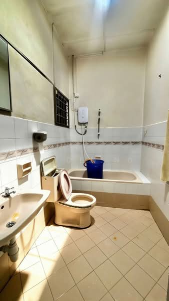Rumah Teres 2 Tingkat untuk Dijual di Taman Desa Cemerlang (Ulu Tiram) - Jayden Ng - Bathroom - PropertyGuru.com.my