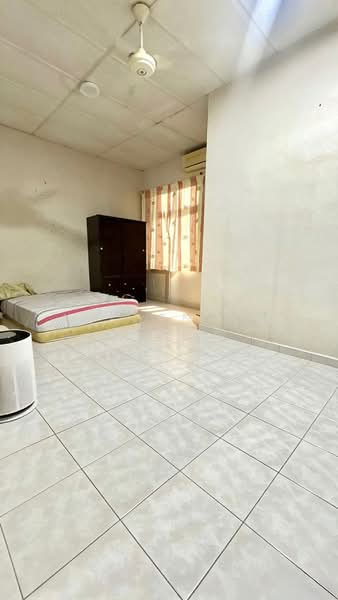 Rumah Teres 2 Tingkat untuk Dijual di Taman Desa Cemerlang (Ulu Tiram) - Jayden Ng - Bedroom - PropertyGuru.com.my