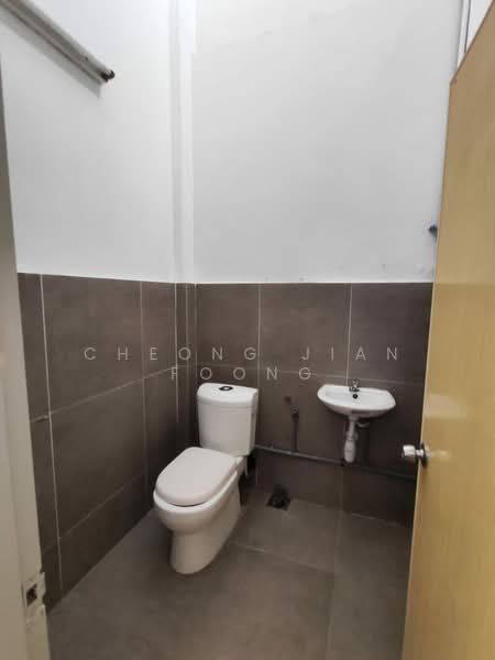 Rumah Teres 2 Tingkat untuk Dijual di Taman Overseas Union (Taman Oug) (Jalan Klang Lama (Old Klang Road)) - Cheong Jian Foong - Bathroom - PropertyGuru.com.my