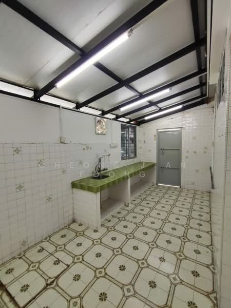 Rumah Teres 2 Tingkat untuk Dijual di Taman Overseas Union (Taman Oug) (Jalan Klang Lama (Old Klang Road)) - Cheong Jian Foong - Kitchen - PropertyGuru.com.my