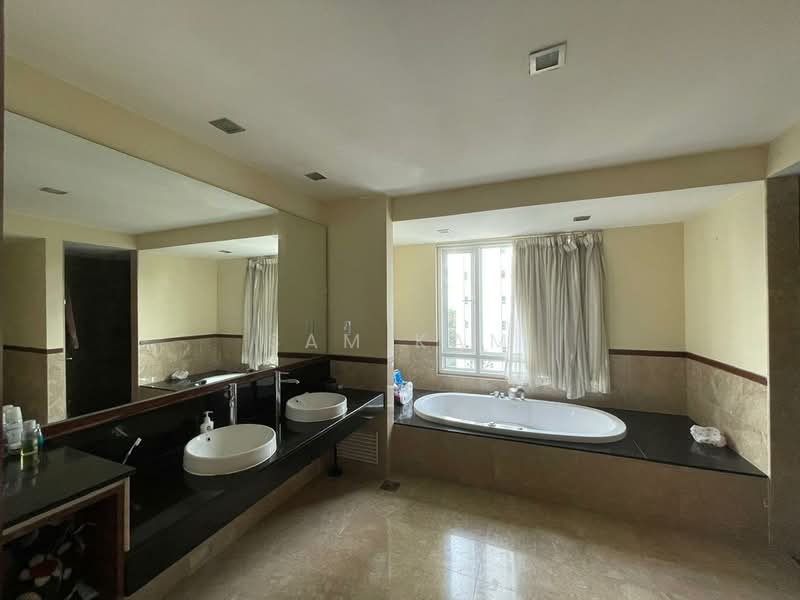 Condominium for Sale at 11 Gurney Drive - Sam Kam - Bathroom - PropertyGuru.com.my