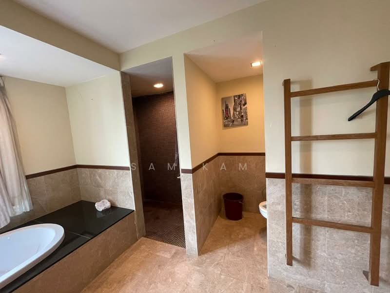 Condominium for Sale at 11 Gurney Drive - Sam Kam - Bathroom - PropertyGuru.com.my