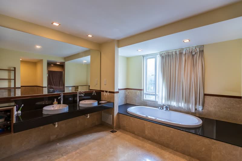 Kondominium untuk Dijual di 11 Gurney Drive - Sam Kam - Bathroom - PropertyGuru.com.my