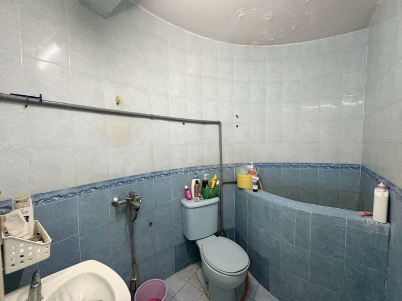 Rumah Teres 1.5 Tingkat untuk Dijual di Kepong Baru (Kepong) - Kiing TW - Bathroom - PropertyGuru.com.my