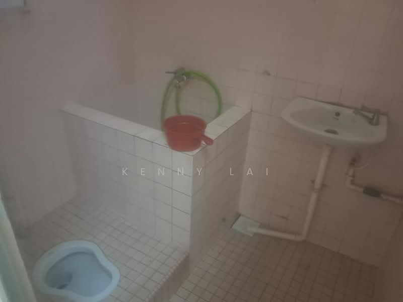 Rumah Teres 1 Tingkat untuk Dijual di Puchong (Selangor) - Kenny Lai - Bathroom - PropertyGuru.com.my