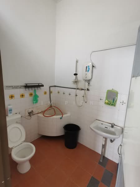 2-storey Terraced House for Sale in Taman Klebang Besar (Klebang) - Tim Piong - Bathroom - PropertyGuru.com.my