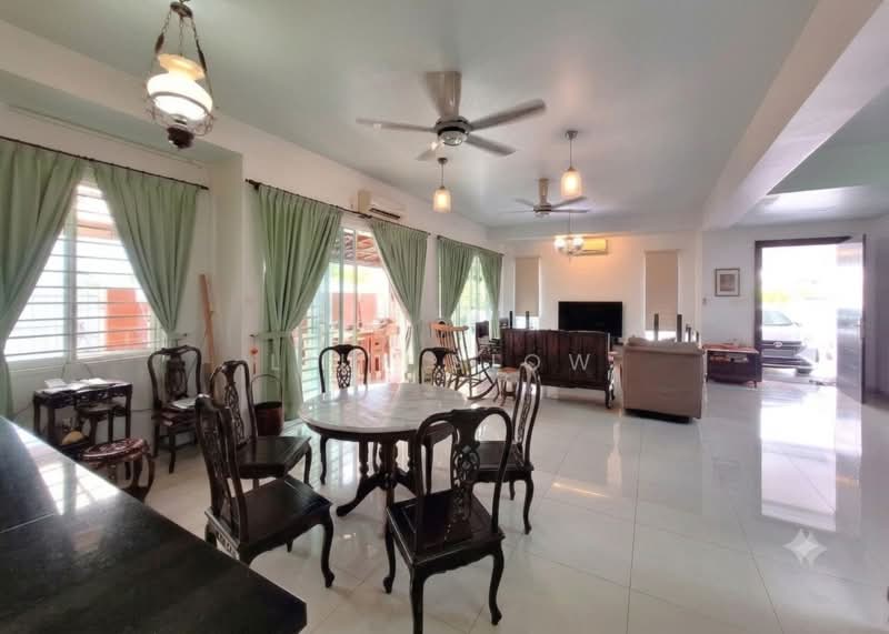 Semi-Detached House for Sale in Taman Equine (Seri Kembangan) - Lily Siow - Living Room - PropertyGuru.com.my