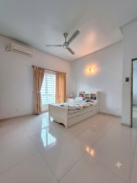Semi-Detached House for Sale in Taman Equine (Seri Kembangan) - Lily Siow - Bedroom - PropertyGuru.com.my