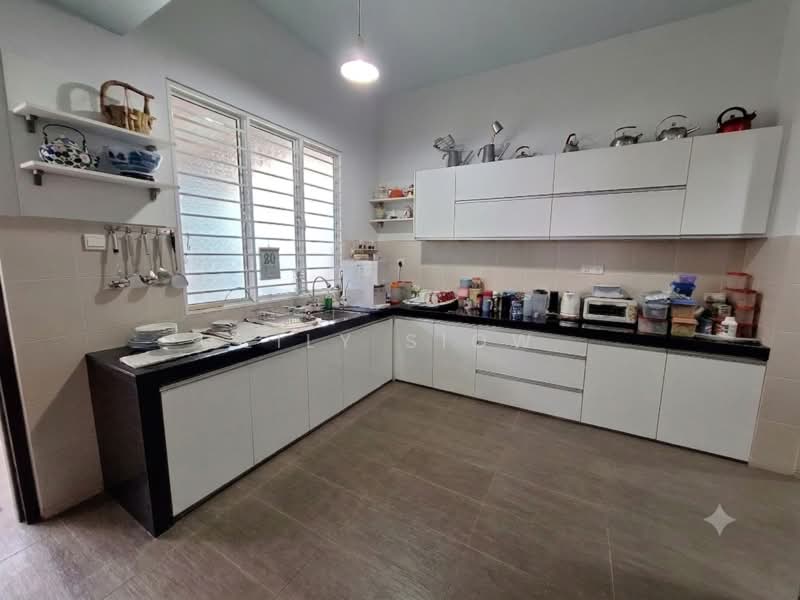 Semi-Detached House for Sale in Taman Equine (Seri Kembangan) - Lily Siow - Kitchen - PropertyGuru.com.my