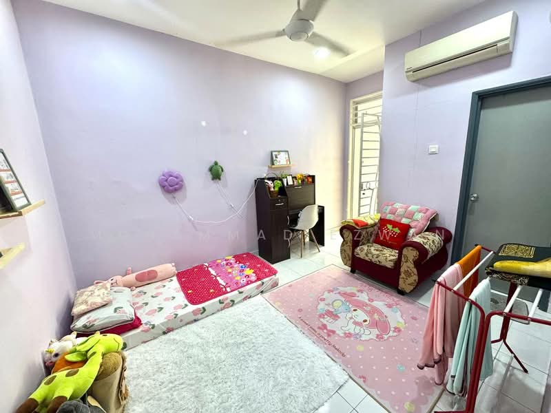 Rumah Teres 2 Tingkat untuk Dijual di Seksyen 33 (Shah Alam) - Muhammad Ezwan - Bedroom - PropertyGuru.com.my