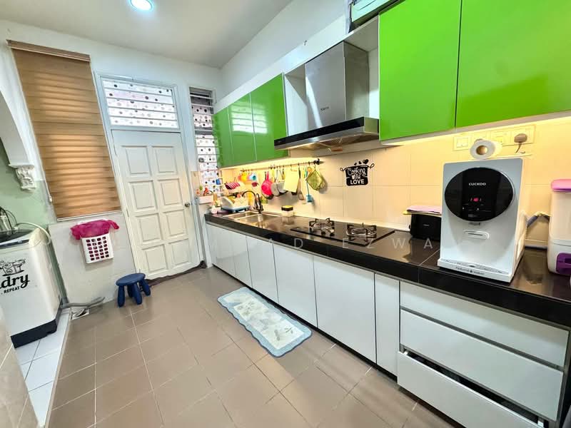 Rumah Teres 2 Tingkat untuk Dijual di Seksyen 33 (Shah Alam) - Muhammad Ezwan - Kitchen - PropertyGuru.com.my