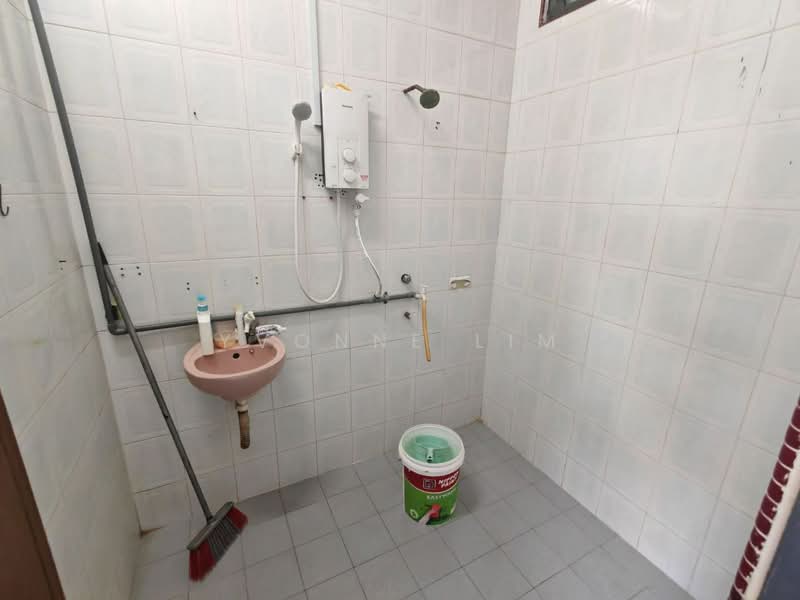 Rumah Teres 1 Tingkat untuk Dijual di Taman Ungku Tun Aminah (Skudai) - Yvonne Lim - Bathroom - PropertyGuru.com.my