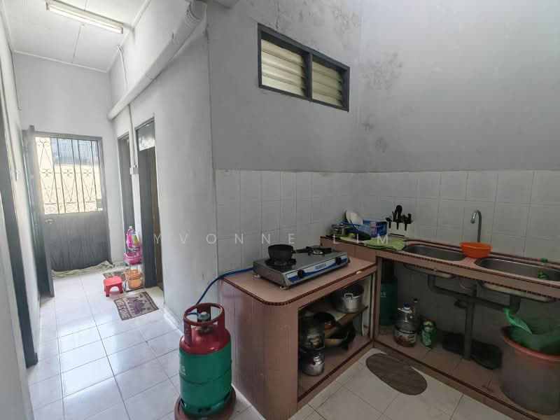 Rumah Teres 1 Tingkat untuk Dijual di Taman Ungku Tun Aminah (Skudai) - Yvonne Lim - Kitchen - PropertyGuru.com.my