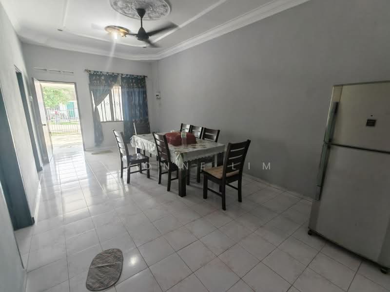 Rumah Teres 1 Tingkat untuk Dijual di Taman Ungku Tun Aminah (Skudai) - Yvonne Lim - Dining Room - PropertyGuru.com.my
