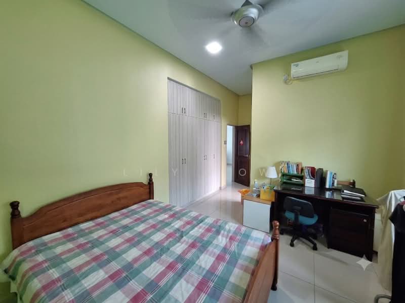 Semi-Detached House for Sale in Seri Kembangan (Selangor) - Lily Siow - Bedroom - PropertyGuru.com.my