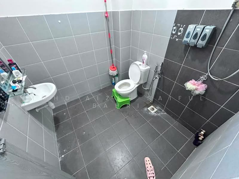 2-storey Terraced House for Sale in Shah Alam (Selangor) - Mohd Aizat Saiful Bahri - Bathroom - PropertyGuru.com.my