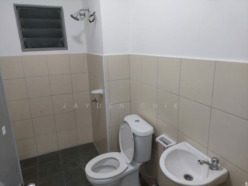 Pangsapuri untuk Disewa di Gapura Bayu - Jayden Chik - Bathroom - PropertyGuru.com.my