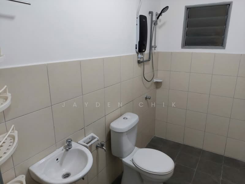 Pangsapuri untuk Disewa di Gapura Bayu - Jayden Chik - Bathroom - PropertyGuru.com.my