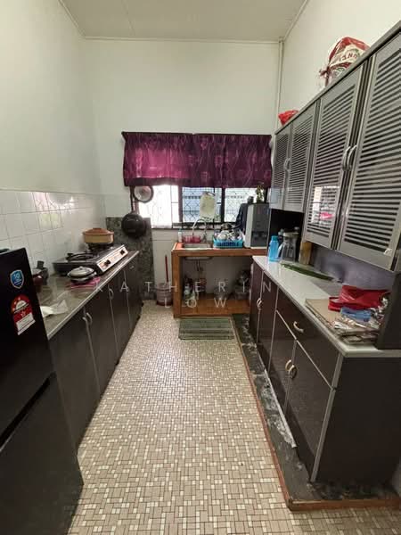 1-storey Terraced House for Sale in Taman Desa Cemerlang (Ulu Tiram) - Katherine Low - Kitchen - PropertyGuru.com.my