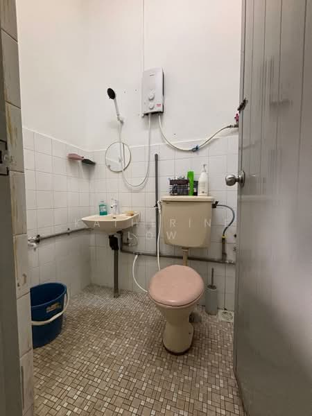 1-storey Terraced House for Sale in Taman Desa Cemerlang (Ulu Tiram) - Katherine Low - Bathroom - PropertyGuru.com.my