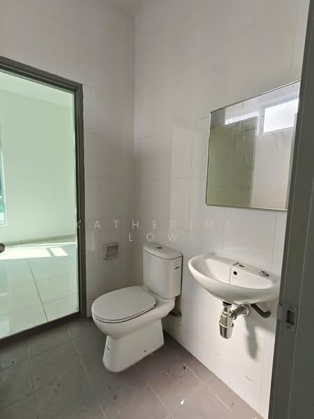 Semi-Detached House for Sale in Mutiara Rini (Skudai) - Katherine Low - Bathroom - PropertyGuru.com.my