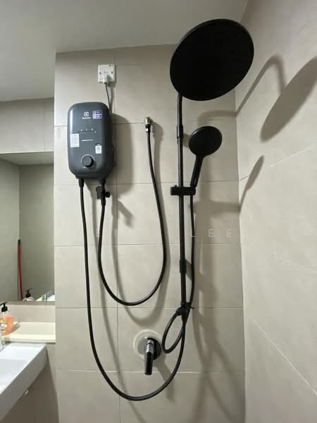 Servis Apartment untuk Disewa di Melawati : Park One - Kenny Lee - Bathroom - PropertyGuru.com.my
