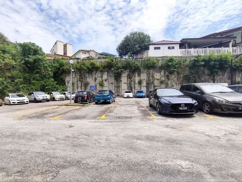 Kondominium untuk Dijual di Estana Court - Nurulbahtiah Mahmud - Car Park - PropertyGuru.com.my