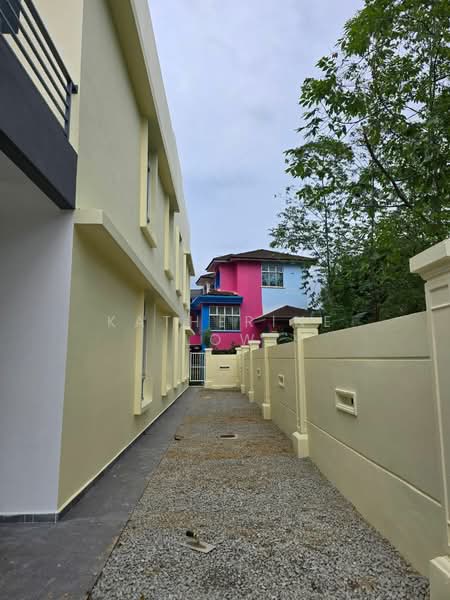 Rumah Teres 2 Tingkat untuk Dijual di Taman Bukit Jaya (Ulu Tiram) - Katherine Low - Exterior - PropertyGuru.com.my