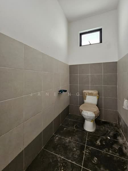 Shop for Rent in Bandar Baru Permas Jaya (Permas Jaya) - Jane Ngoi - Bathroom - PropertyGuru.com.my
