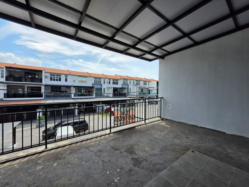 Semi-Detached House for Sale in East Ledang (Iskandar Puteri (Nusajaya)) - Sherlin To - Balcony - PropertyGuru.com.my