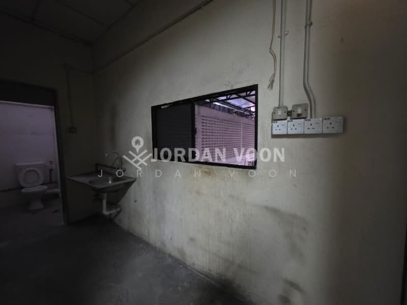Semi-D Factory for Rent in Kawasan Perusahaan Valdor (Sungai Jawi) - Jordan Voon - Bathroom - PropertyGuru.com.my