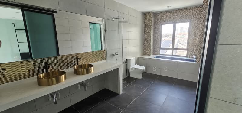 3-storey Terraced House for Rent in Usj 1 (Subang Jaya) - Kevin Dass - Bathroom - PropertyGuru.com.my