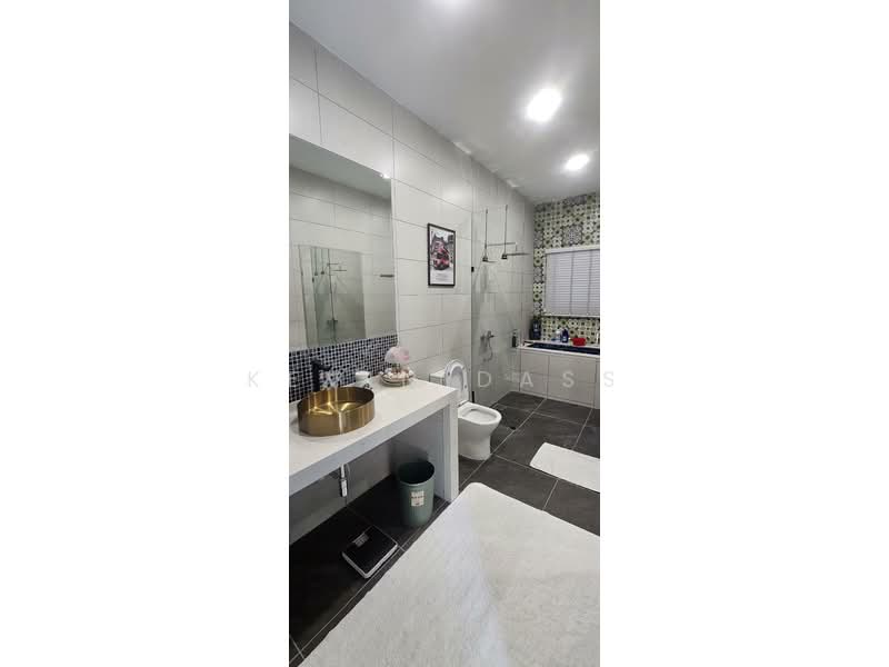 3-storey Terraced House for Rent in Usj 1 (Subang Jaya) - Kevin Dass - Bathroom - PropertyGuru.com.my