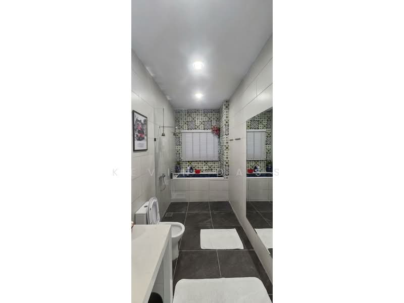 3-storey Terraced House for Rent in Usj 1 (Subang Jaya) - Kevin Dass - Bathroom - PropertyGuru.com.my