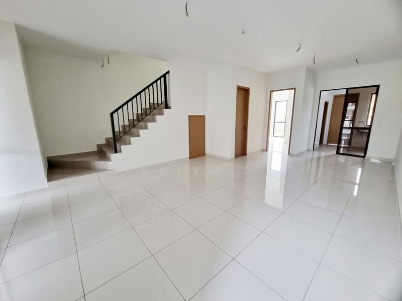 2-storey Terraced House for Rent in Kampung Desa Putra (Dengkil) - Reiyn . - Living Room - PropertyGuru.com.my