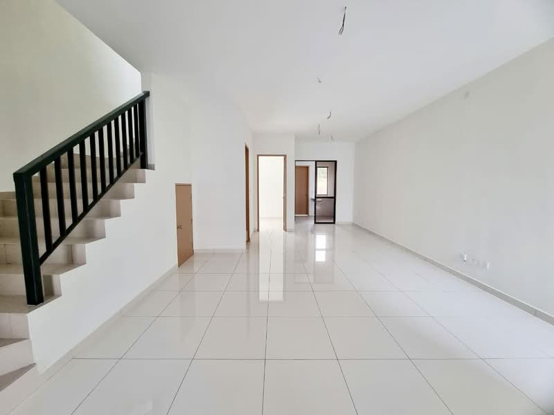 2-storey Terraced House for Rent in Kampung Desa Putra (Dengkil) - Reiyn . - Living Room - PropertyGuru.com.my