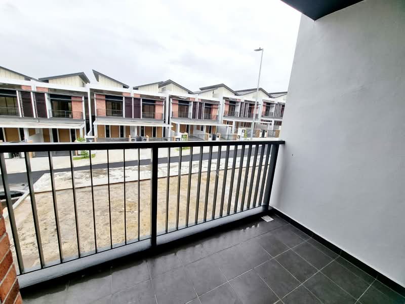 2-storey Terraced House for Rent in Kampung Desa Putra (Dengkil) - Reiyn . - Balcony - PropertyGuru.com.my