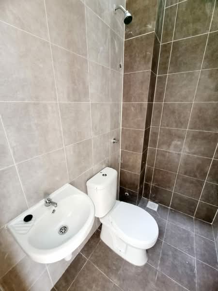 2-storey Terraced House for Rent in Kampung Desa Putra (Dengkil) - Reiyn . - Bathroom - PropertyGuru.com.my