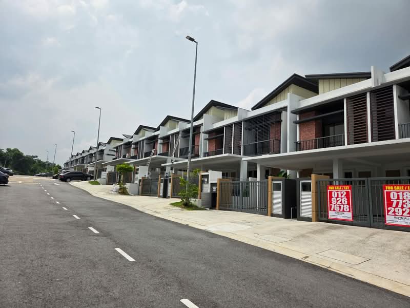 2-storey Terraced House for Rent in Kampung Desa Putra (Dengkil) - Reiyn . - Exterior - PropertyGuru.com.my