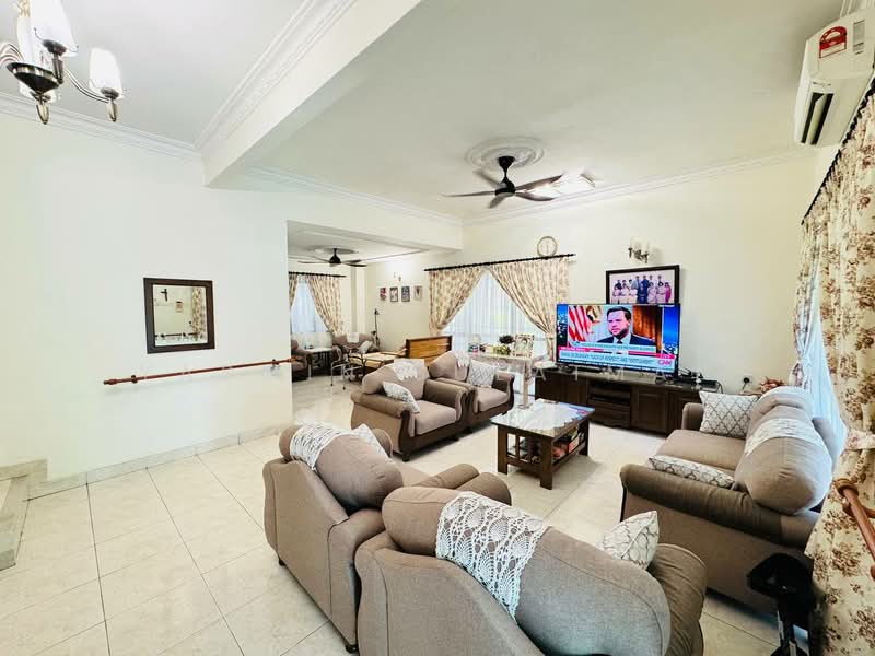 Rumah Berkembar untuk Dijual di Taman Setia 2 (Balakong) - Yasmin Sulaiman - Living Room - PropertyGuru.com.my