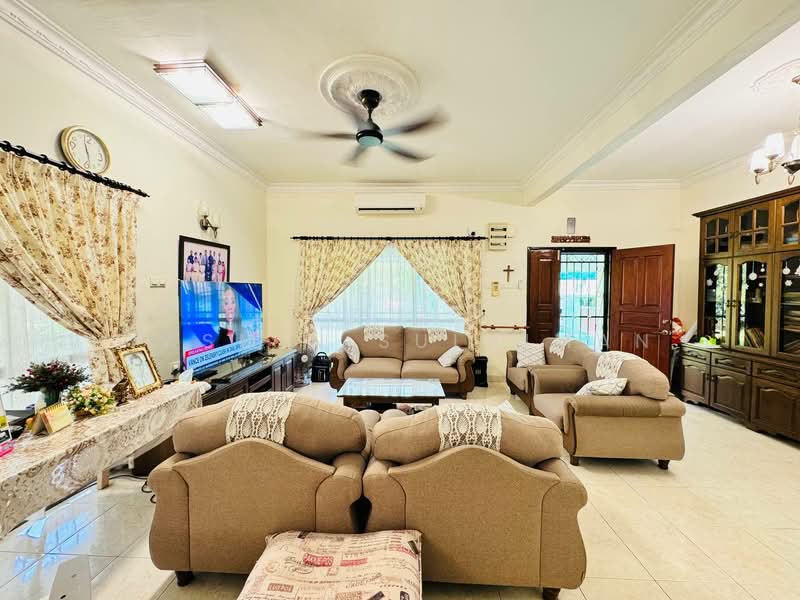 Rumah Berkembar untuk Dijual di Taman Setia 2 (Balakong) - Yasmin Sulaiman - Living Room - PropertyGuru.com.my