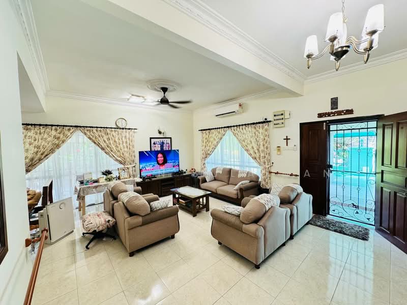Rumah Berkembar untuk Dijual di Taman Setia 2 (Balakong) - Yasmin Sulaiman - Living Room - PropertyGuru.com.my