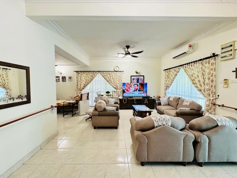 Rumah Berkembar untuk Dijual di Taman Setia 2 (Balakong) - Yasmin Sulaiman - Living Room - PropertyGuru.com.my